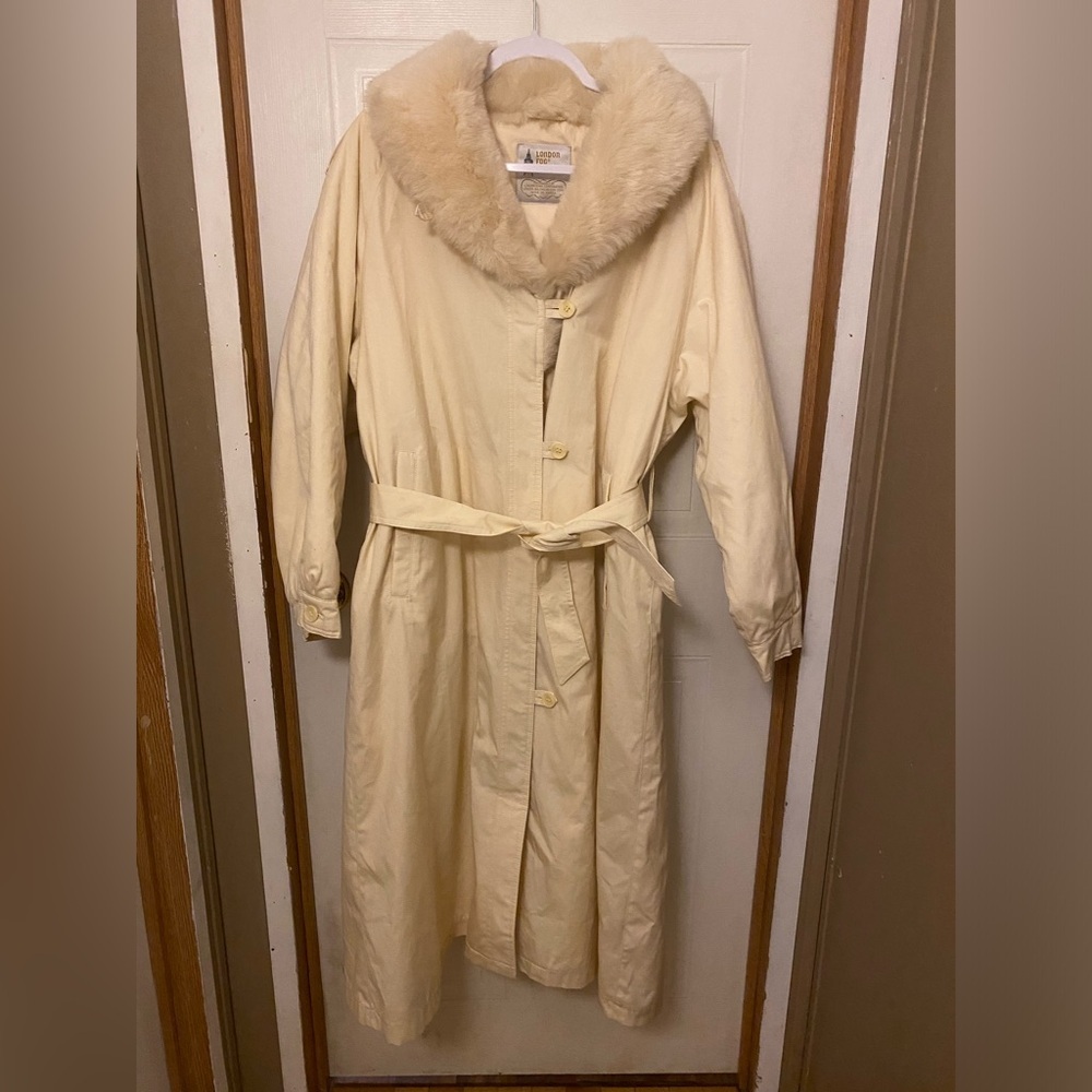 London Fog VTG 80’s Cream Trench Coat with Faux Fur Collar